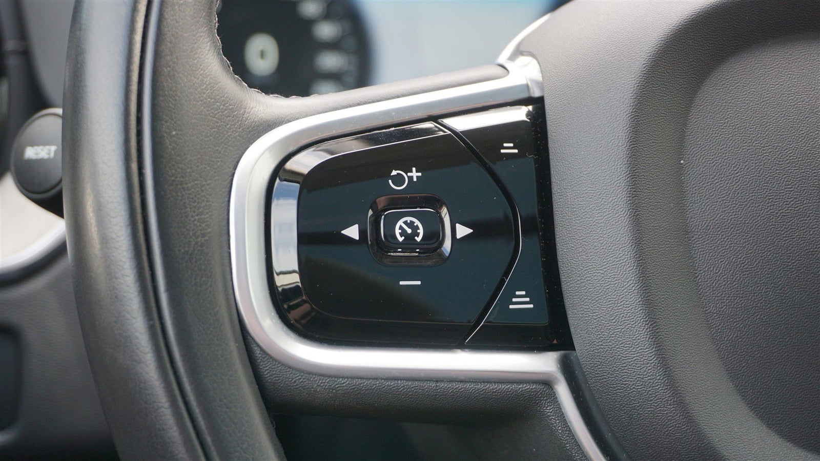 flexleasing-volvo-xc60-20-d5-235-inscription-aut-awd-5d-findleasing