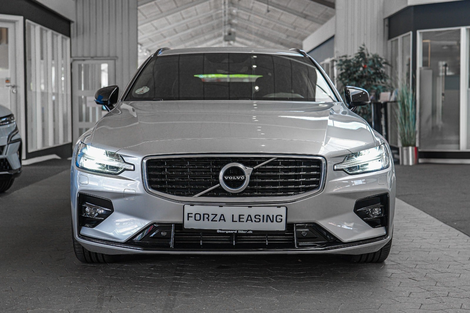 flexleasing-volvo-v60-20-t5-250-r-design-aut-5d-findleasing