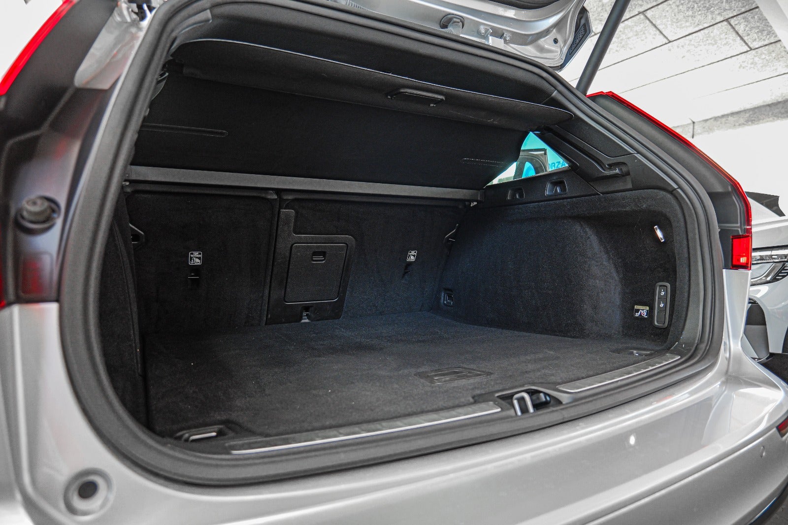 flexleasing-volvo-v60-20-t5-250-r-design-aut-5d-findleasing