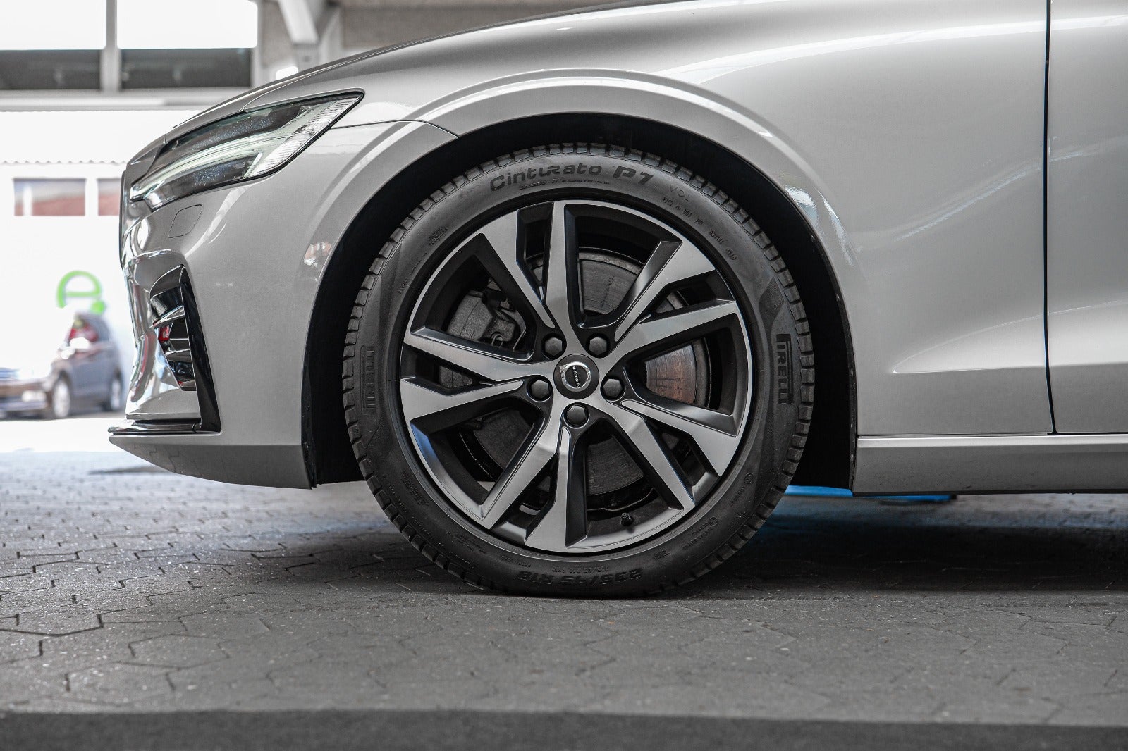 flexleasing-volvo-v60-20-t5-250-r-design-aut-5d-findleasing