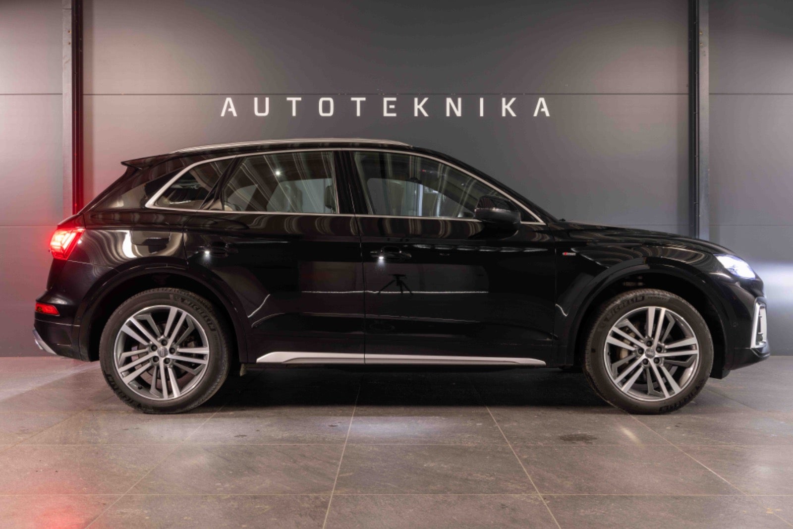 flexleasing-audi-q5-55-tfsi-e-s-line-quattro-s-tr-5d-findleasing