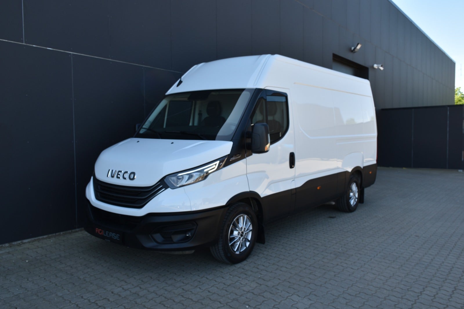 flexleasing-iveco-daily-23-35s16-12m3-van-ag8-findleasing