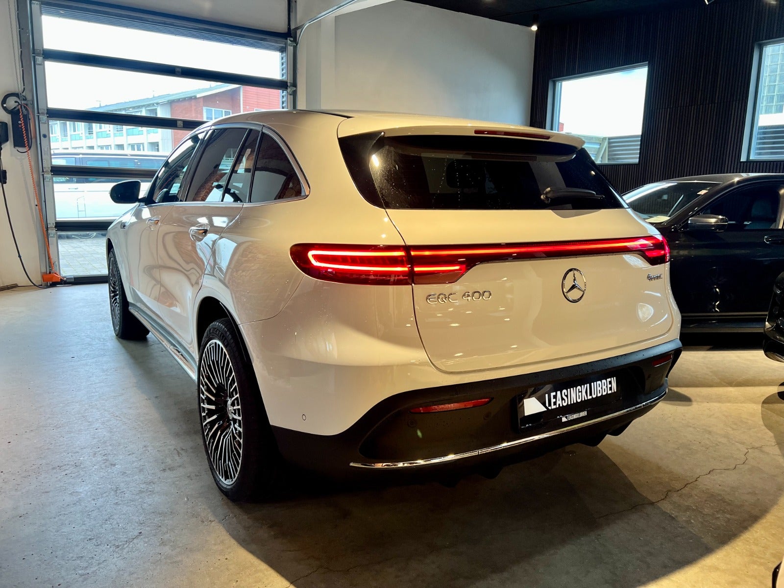 flexleasing-mercedes-eqc400-amg-line-4matic-5d-findleasing