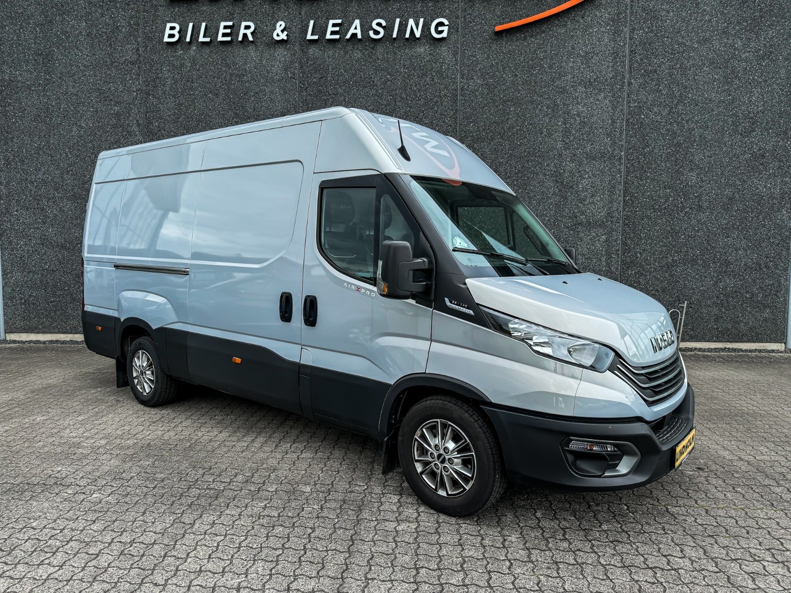 flexleasing-iveco-daily-23-35s14-12m3-van-ag8-findleasing