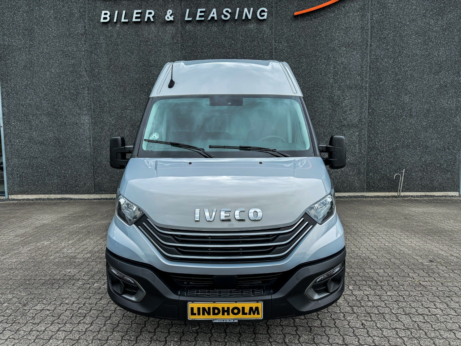 flexleasing-iveco-daily-23-35s14-12m3-van-ag8-findleasing