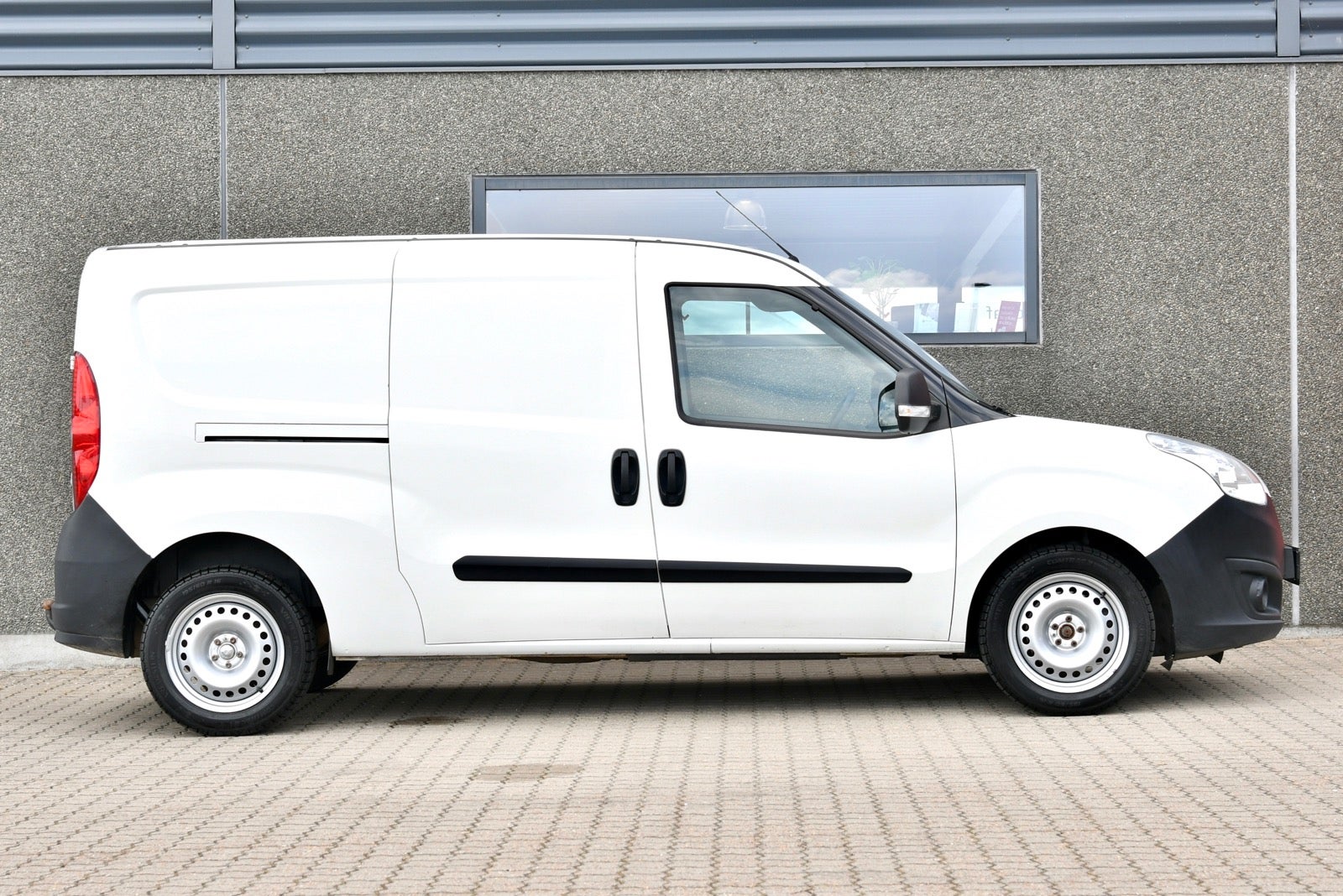 flexleasing-opel-combo-13-cdti-95-l2h1-5d-findleasing