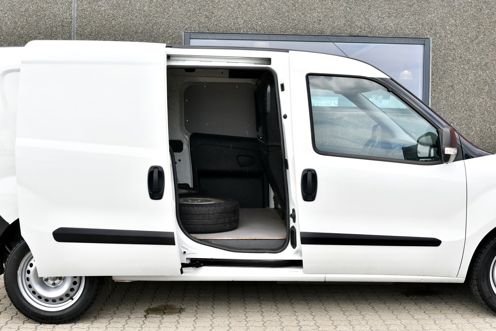 flexleasing-opel-combo-13-cdti-95-l2h1-5d-findleasing