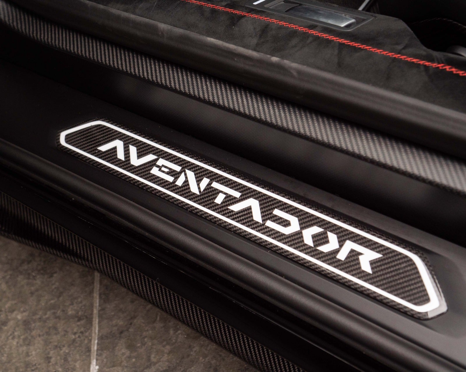 flexleasing-lamborghini-aventador-65-superveloce-jota-roadster-2d-findleasing