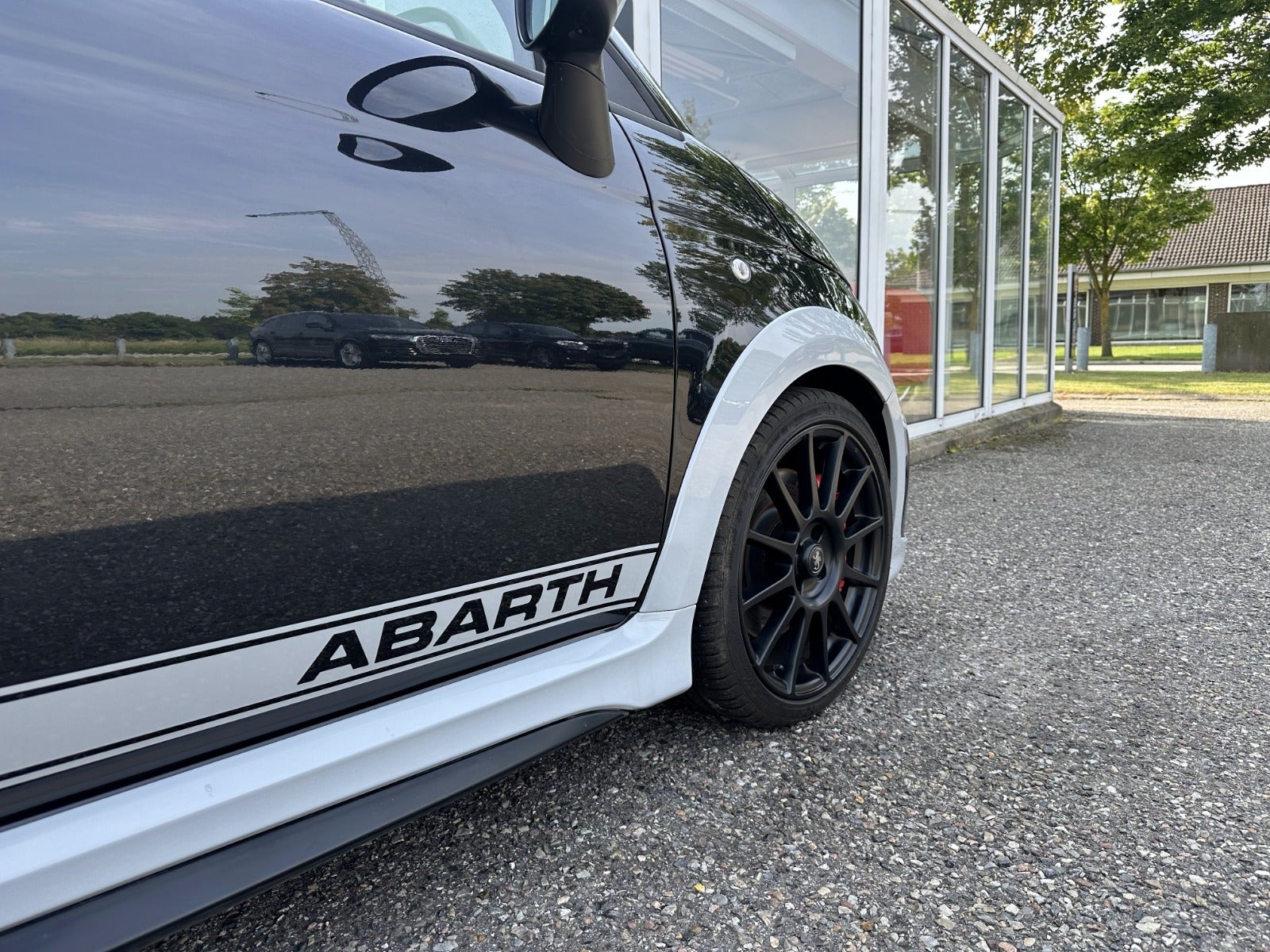 flexleasing-abarth-695-14-t-jet-180-70th-anniversario-3d-findleasing