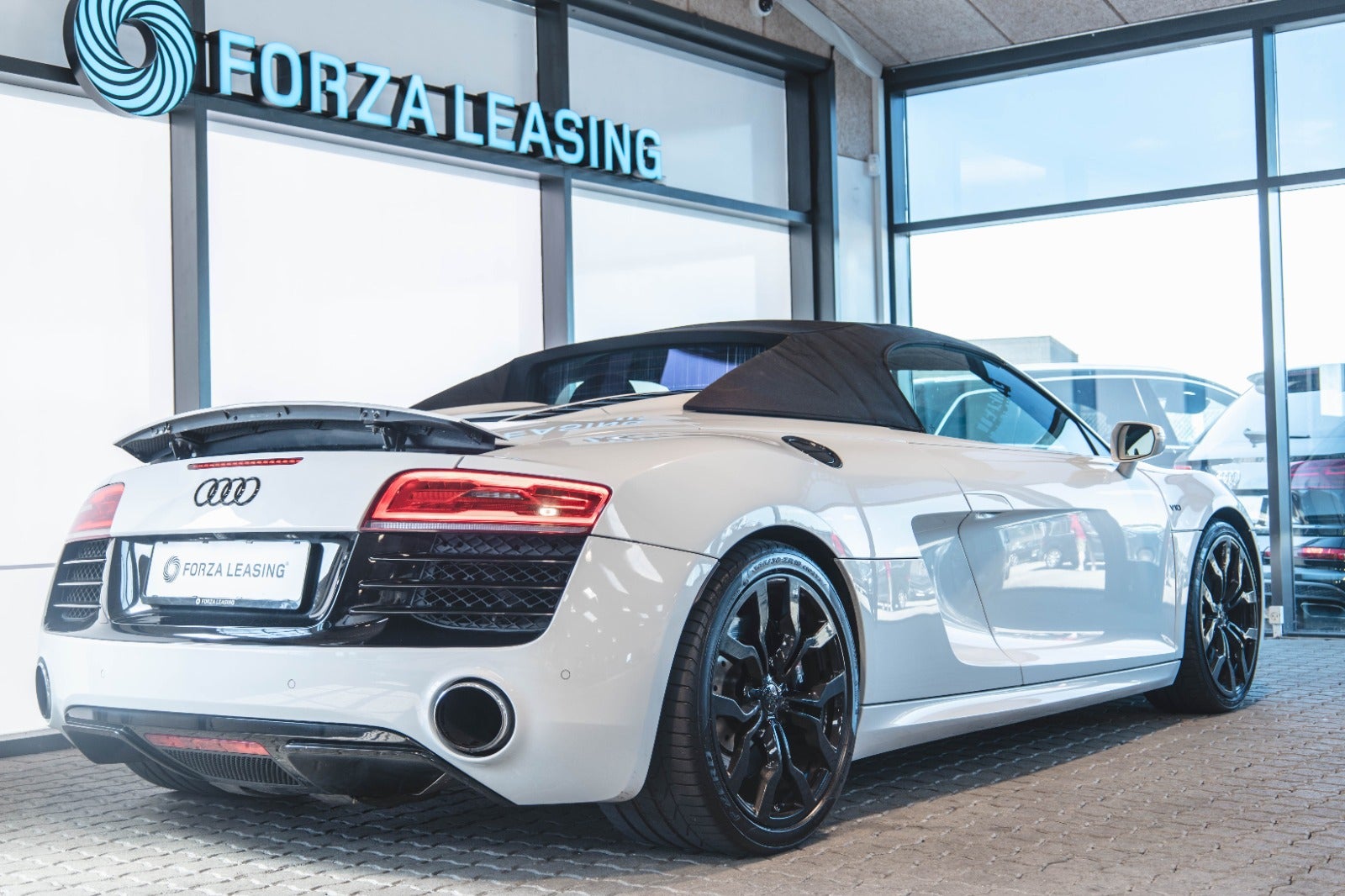 flexleasing-audi-r8-52-fsi-spyder-quattro-s-tr-2d-findleasing