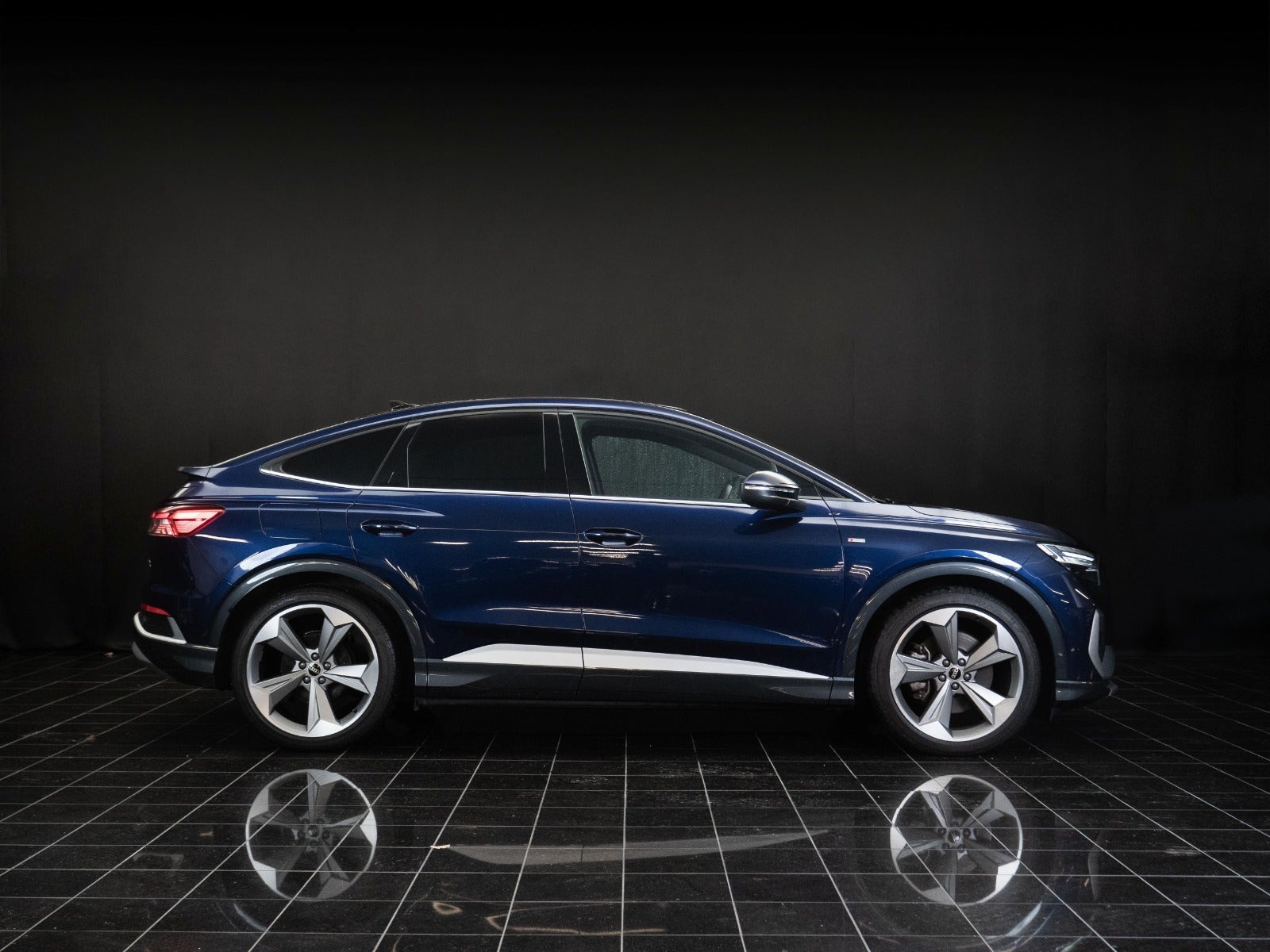 flexleasing-audi-q4-e-tron-50-s-line-sportback-quattro-5d-findleasing