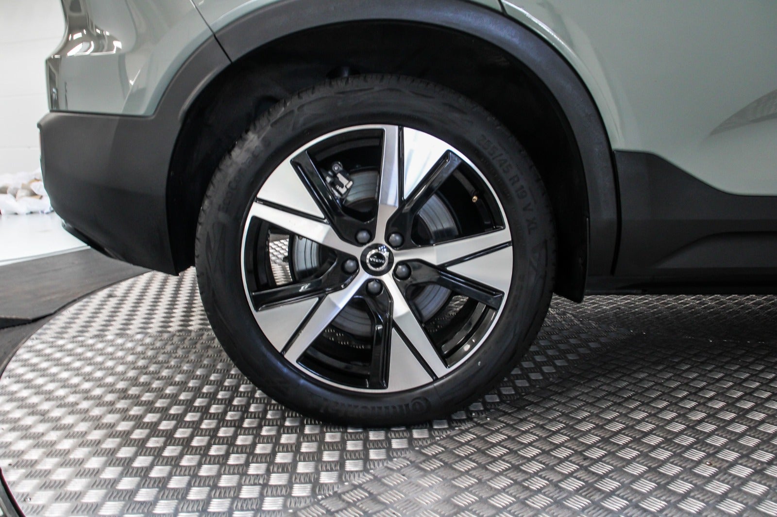 flexleasing-volvo-xc40-p8-recharge-twin-r-design-5d-findleasing