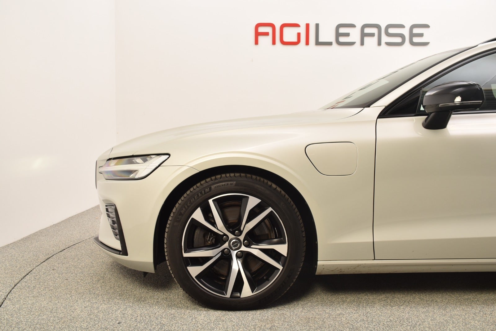 flexleasing-volvo-v60-20-t6-recharge-r-design-aut-awd-5d-findleasing