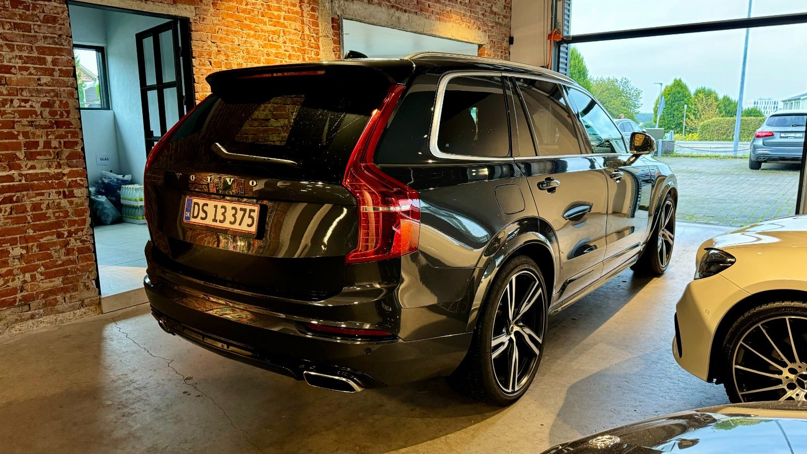 flexleasing-volvo-xc90-20-b5-235-r-design-aut-awd-7prs-5d-findleasing