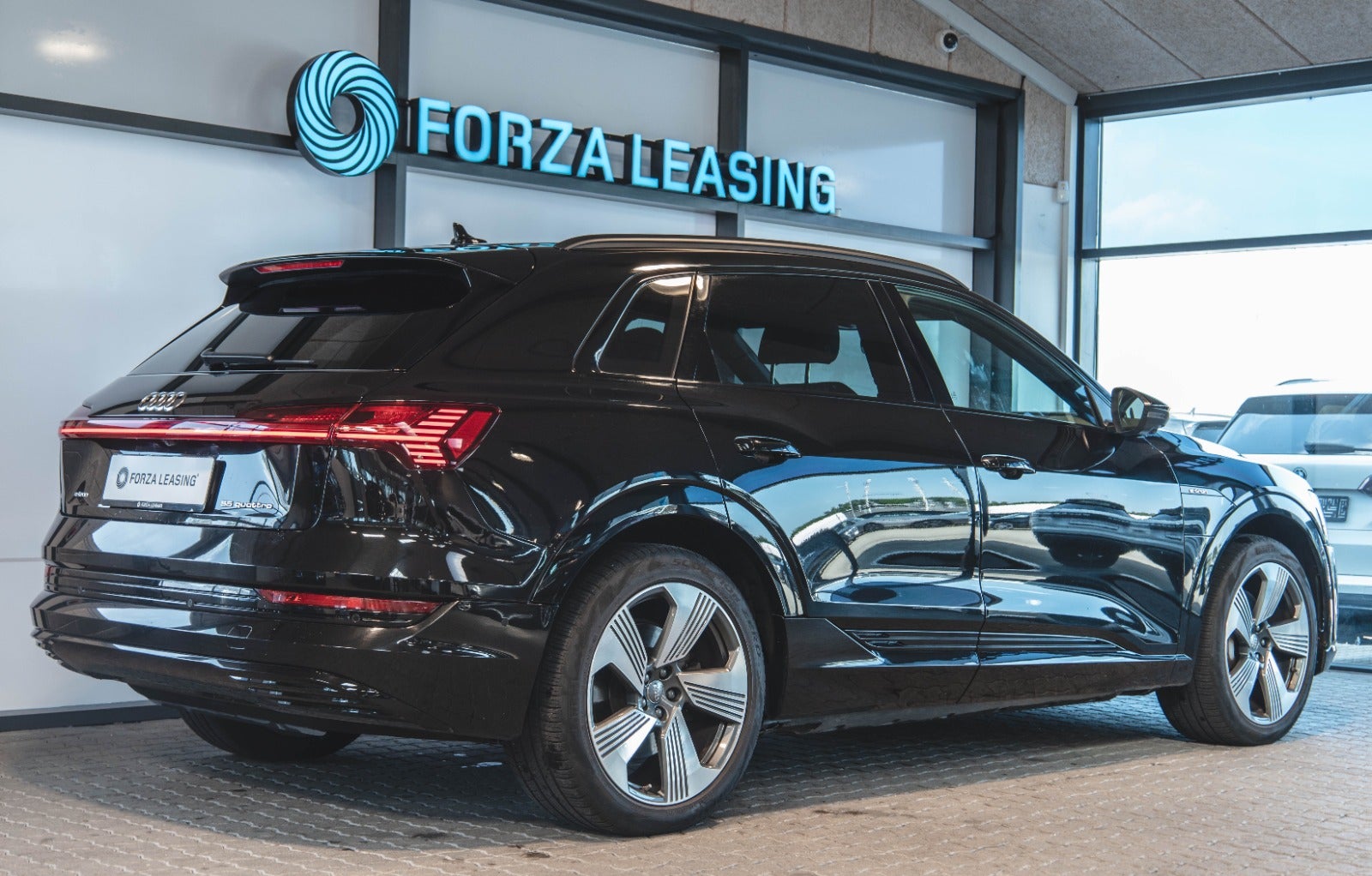 flexleasing-audi-e-tron-55-s-line-quattro-5d-findleasing