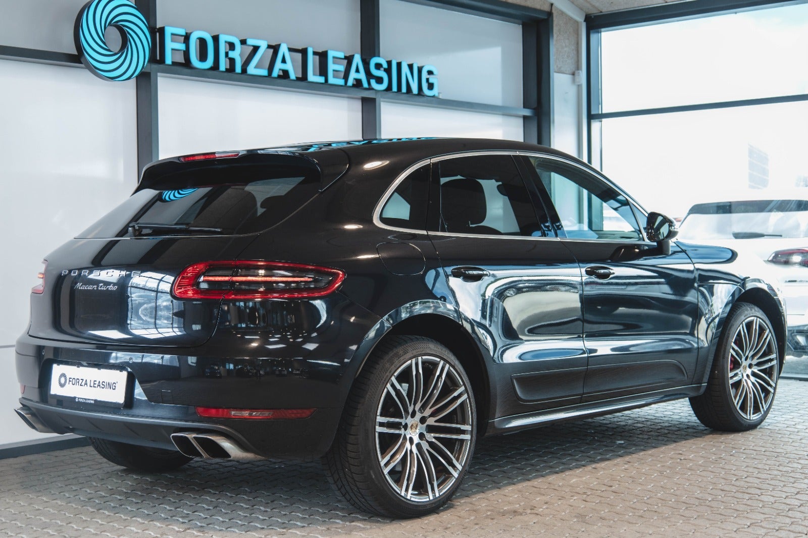 flexleasing-porsche-macan-turbo-36-pdk-5d-findleasing