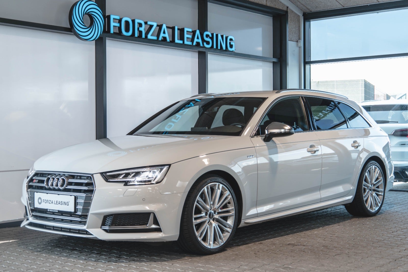 flexleasing-audi-s4-30-tfsi-avant-quattro-tiptr-5d-findleasing