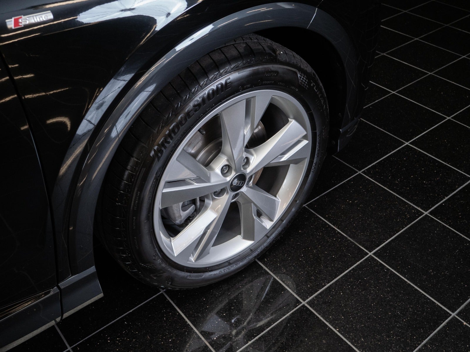 flexleasing-audi-q4-e-tron-45-s-line-quattro-5d-findleasing