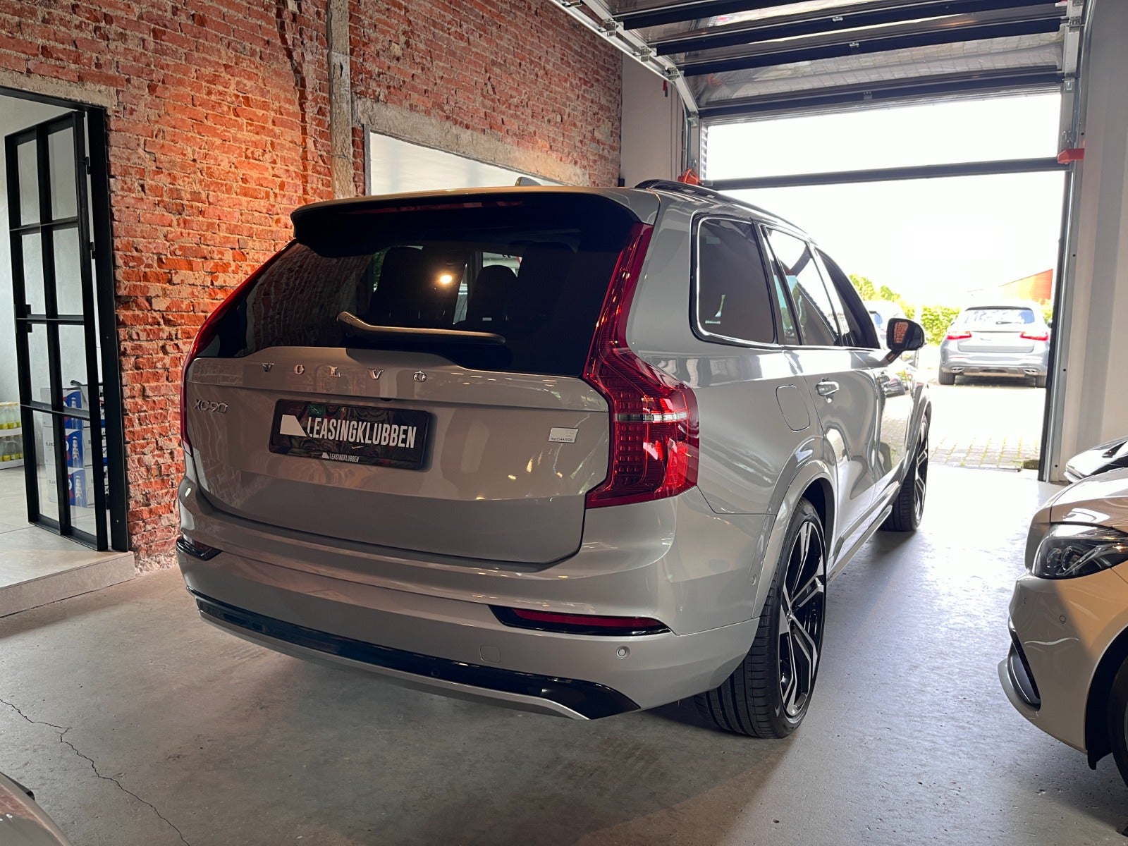 flexleasing-volvo-xc90-20-t8-recharge-ultimate-dark-aut-awd-7prs-5d-findleasing