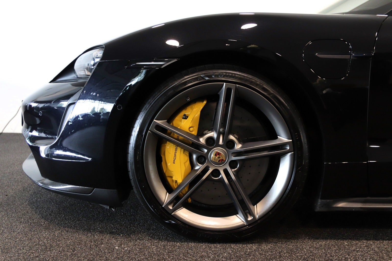 flexleasing-porsche-taycan-turbo-s-4d-findleasing