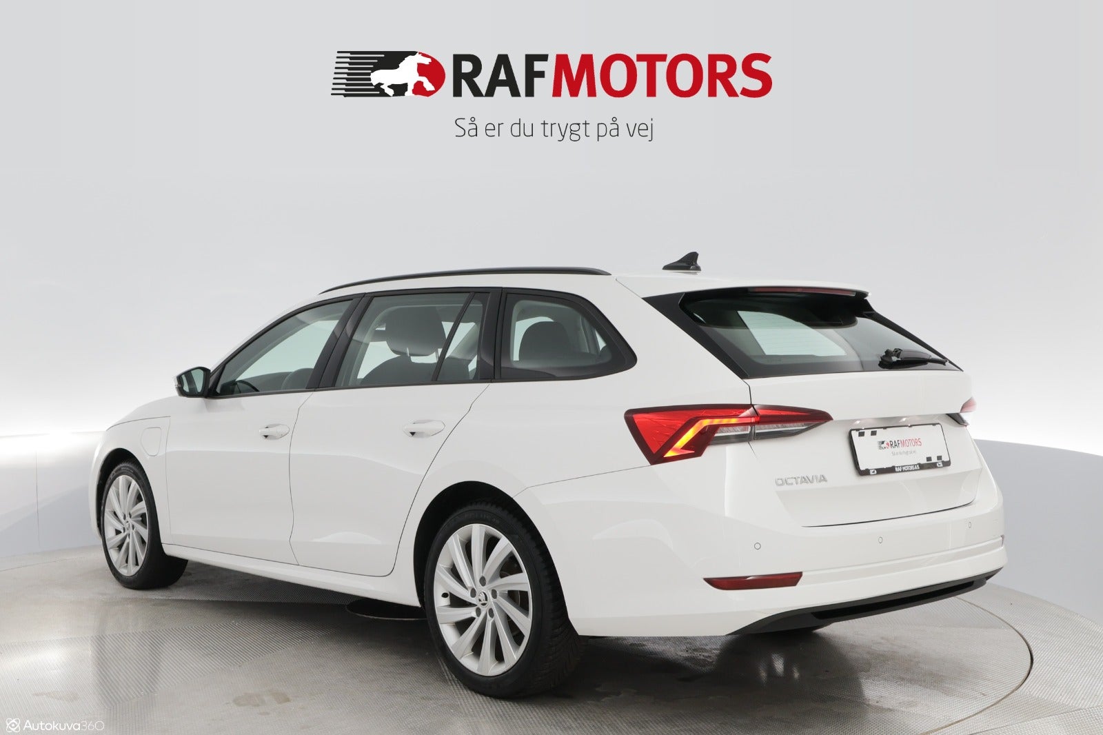 flexleasing-skoda-octavia-14-tsi-iv-combi-dsg-5d-findleasing