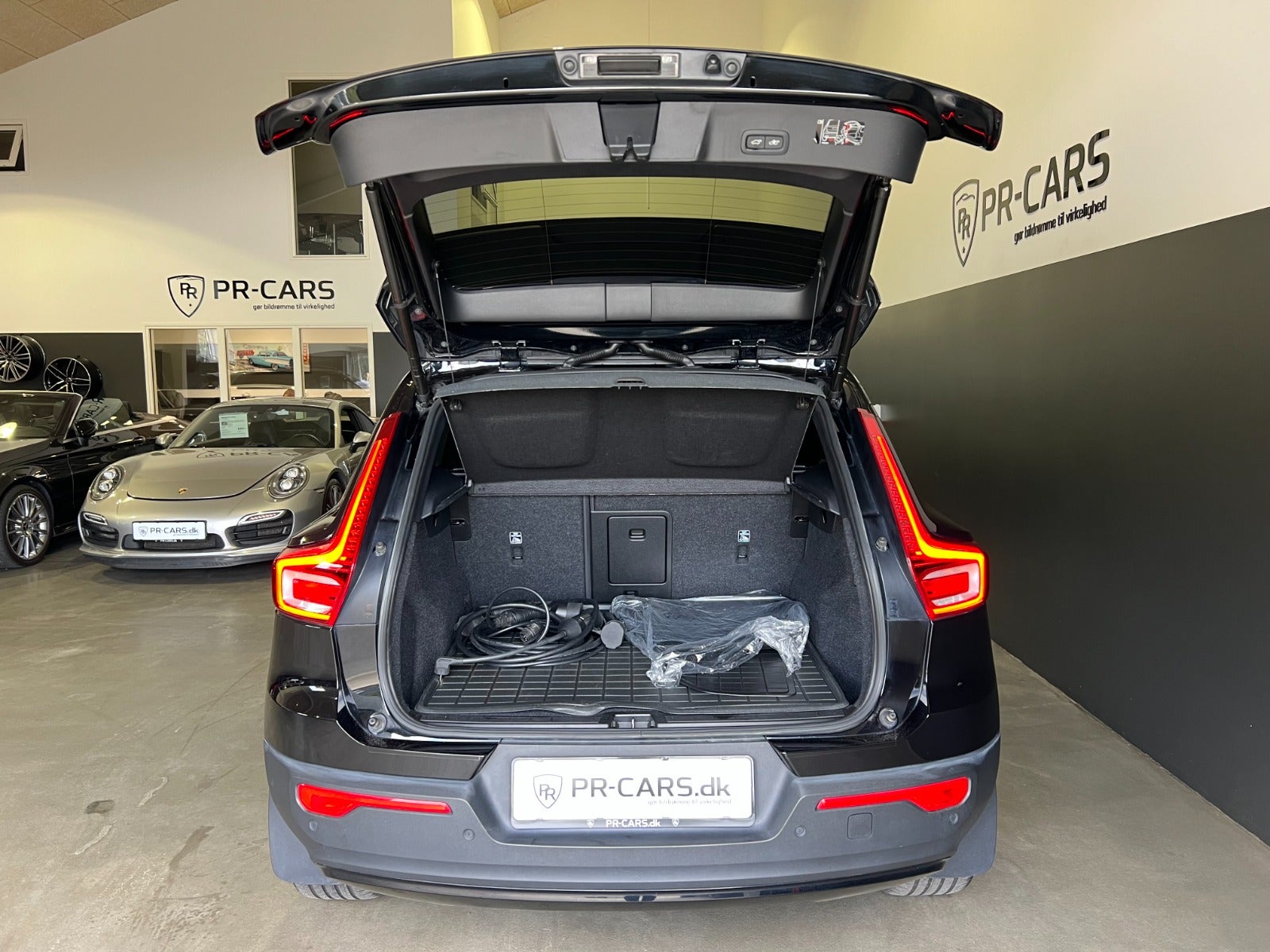 flexleasing-volvo-xc40-p8-recharge-twin-pro-5d-findleasing