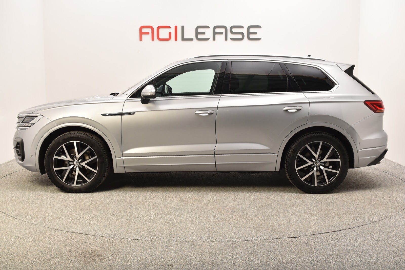 flexleasing-vw-touareg-30-tdi-286-r-line-aut-4motion-5d-findleasing