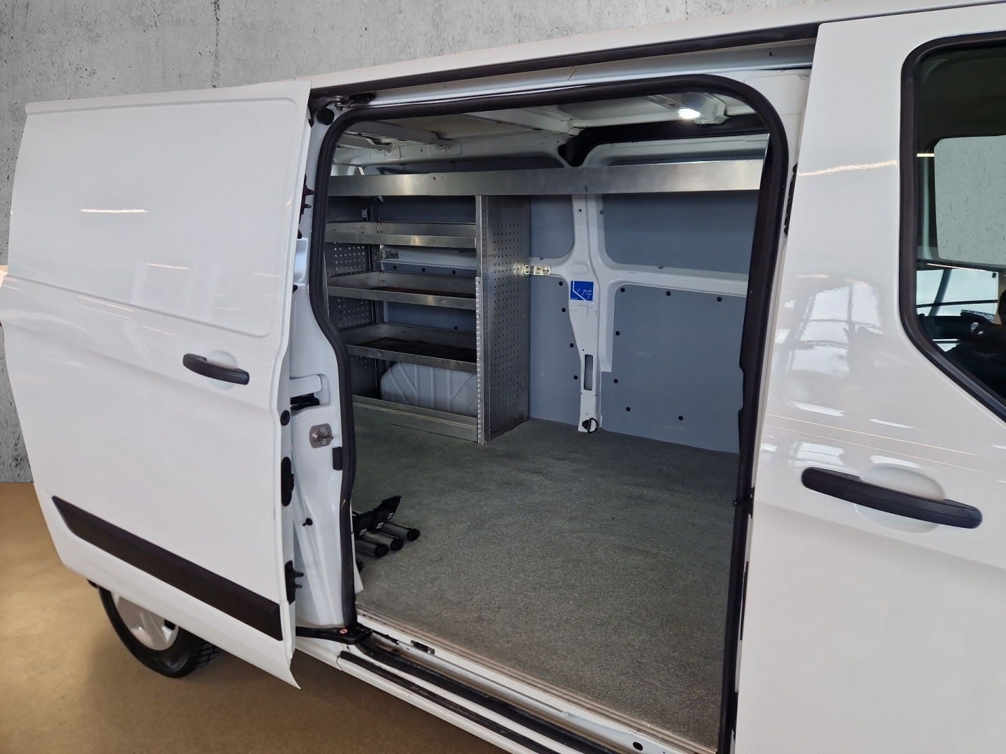 flexleasing-ford-transit-custom-300l-20-tdci-130-trend-findleasing