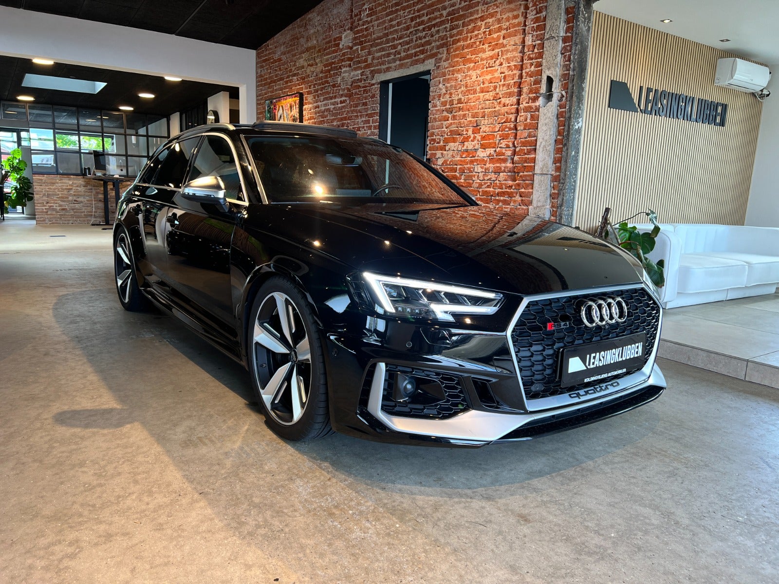 flexleasing-audi-rs4-29-tfsi-avant-quattro-tiptr-5d-findleasing