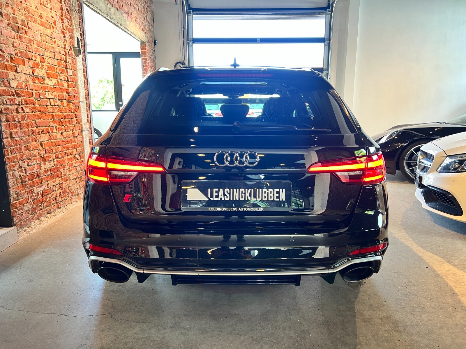 flexleasing-audi-rs4-29-tfsi-avant-quattro-tiptr-5d-findleasing