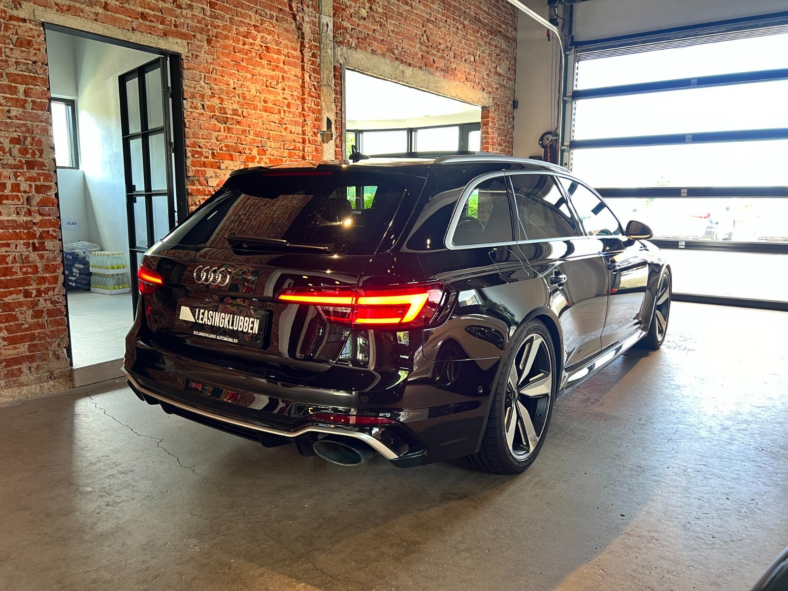 flexleasing-audi-rs4-29-tfsi-avant-quattro-tiptr-5d-findleasing