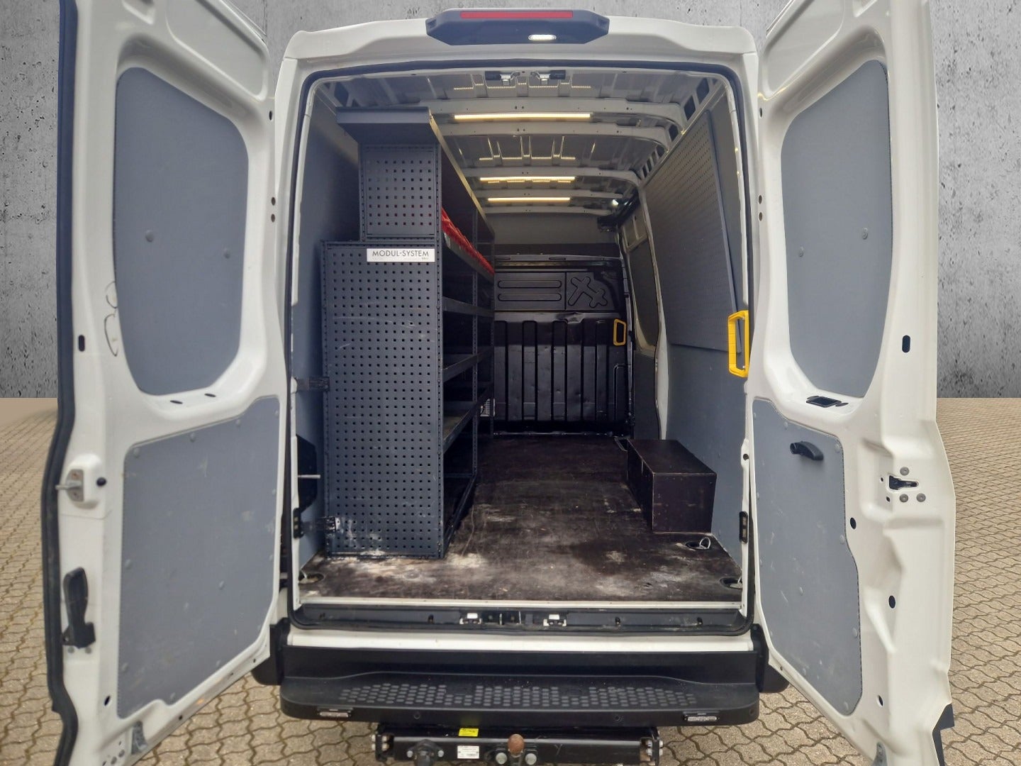 flexleasing-iveco-daily-30-35s18-12m3-van-ag8-findleasing