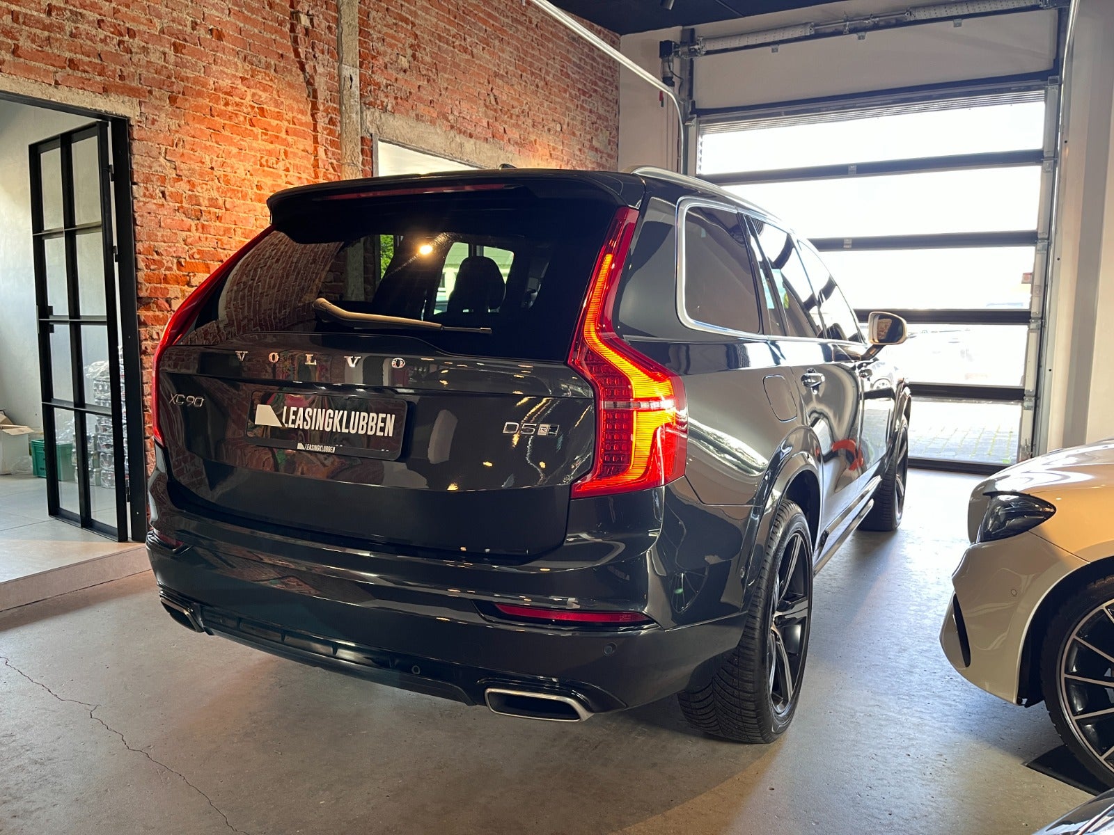 flexleasing-volvo-xc90-20-d5-235-r-design-aut-awd-5d-findleasing