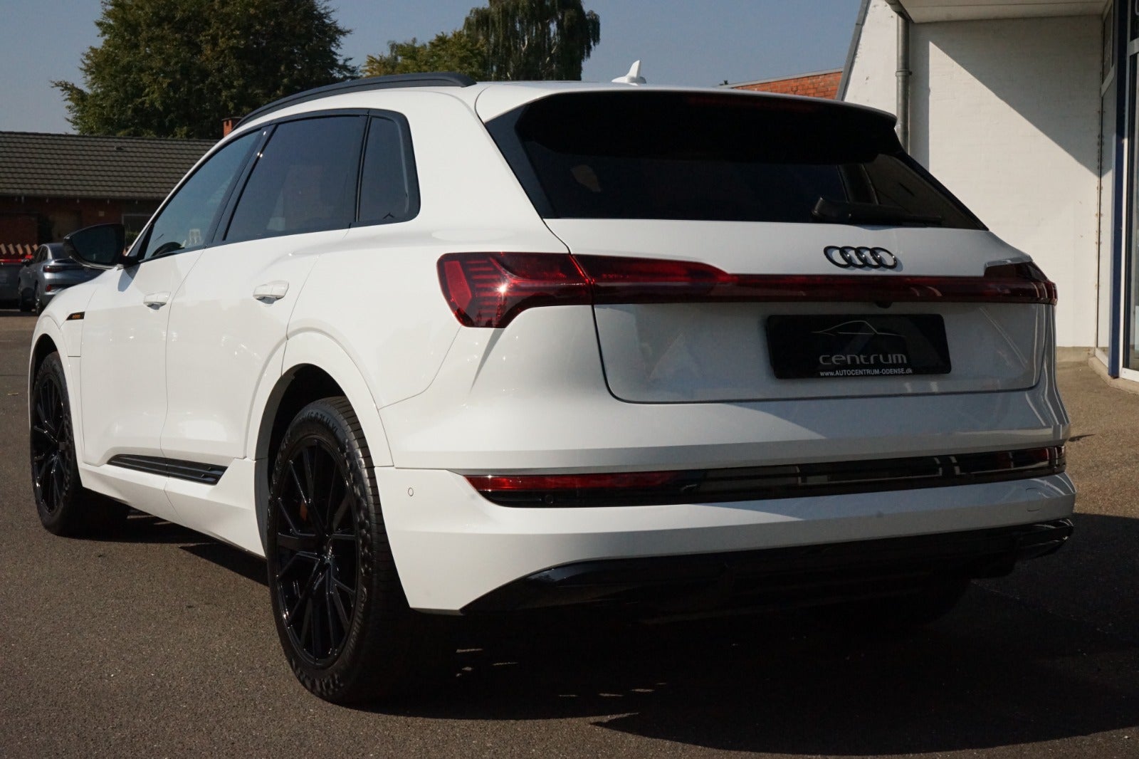 flexleasing-audi-e-tron-55-black-edition-s-line-quattro-5d-findleasing