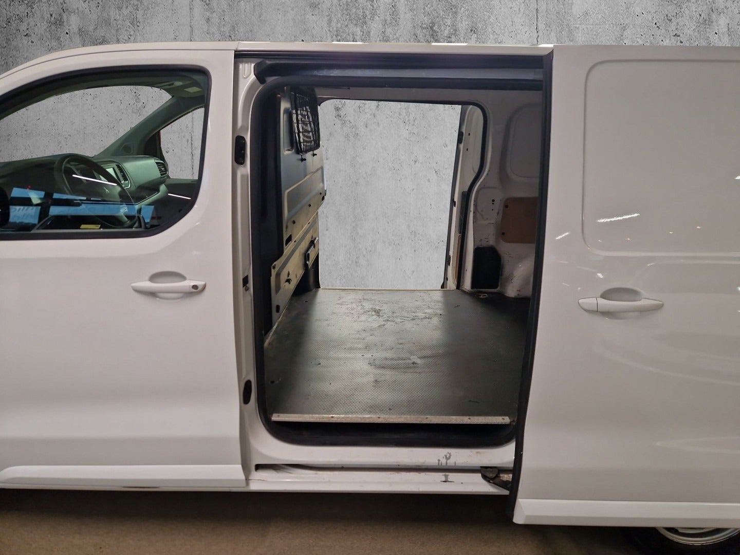 flexleasing-peugeot-expert-20-bluehdi-120-l2-premium-van-findleasing