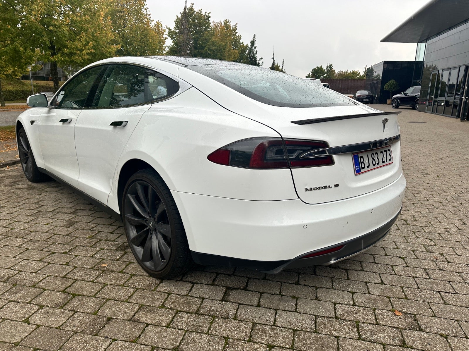 flexleasing-tesla-model-s-p85-signature-5d-findleasing