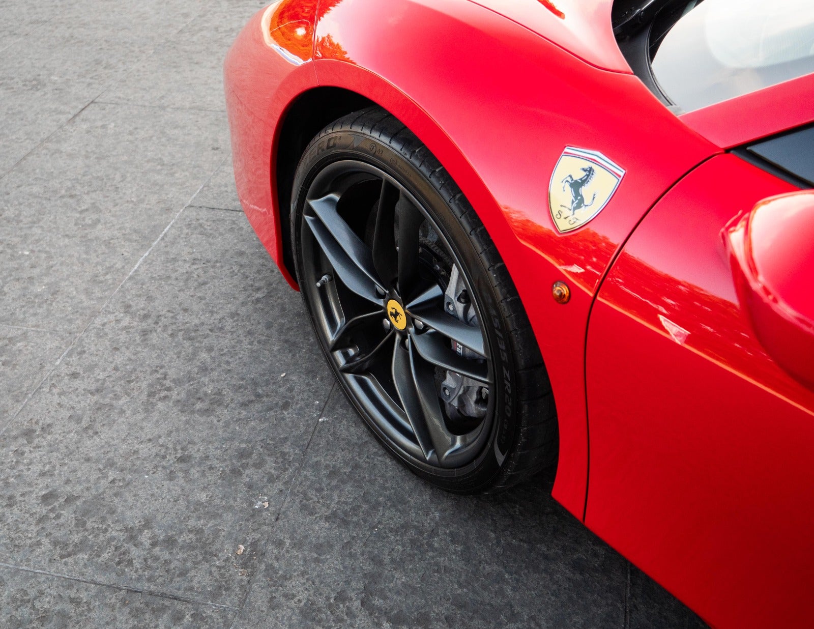 flexleasing-ferrari-488-spider-39-dct-2d-findleasing