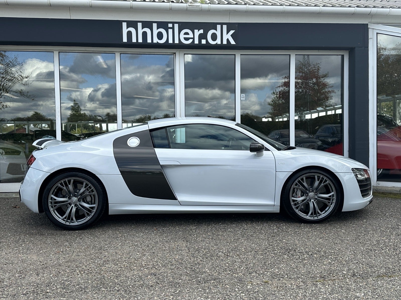 flexleasing-audi-r8-52-fsi-plus-coupe-quattro-s-tr-2d-findleasing