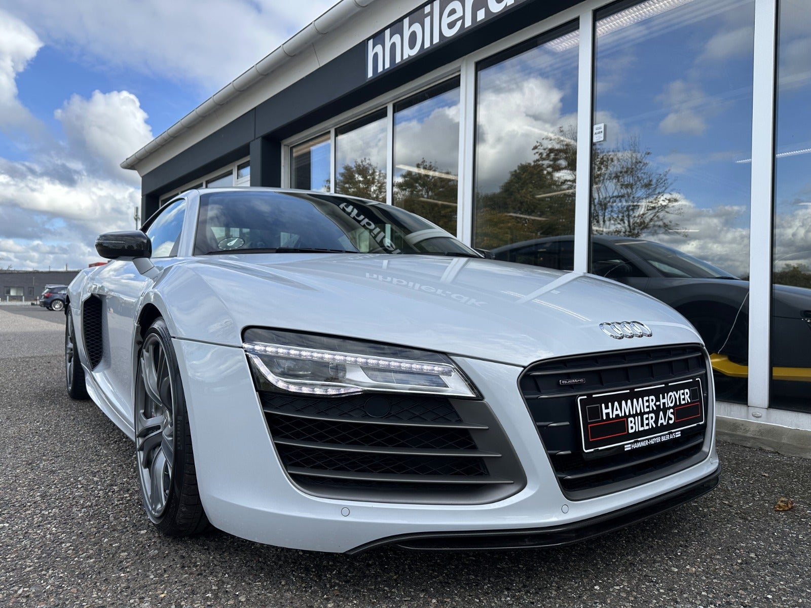 flexleasing-audi-r8-52-fsi-plus-coupe-quattro-s-tr-2d-findleasing