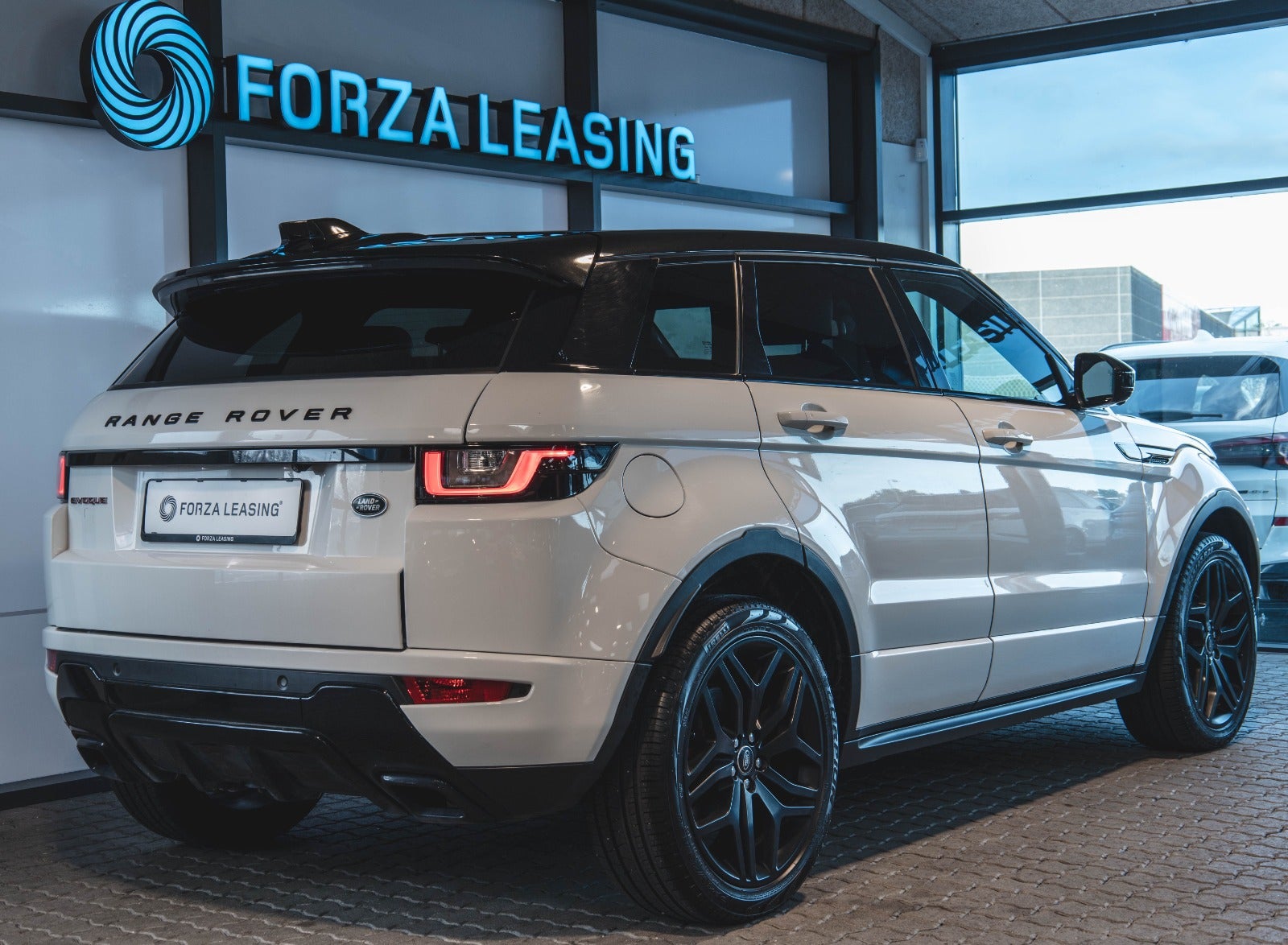 flexleasing-land-rover-range-rover-evoque-22-sd4-dynamic-aut-5d-findleasing