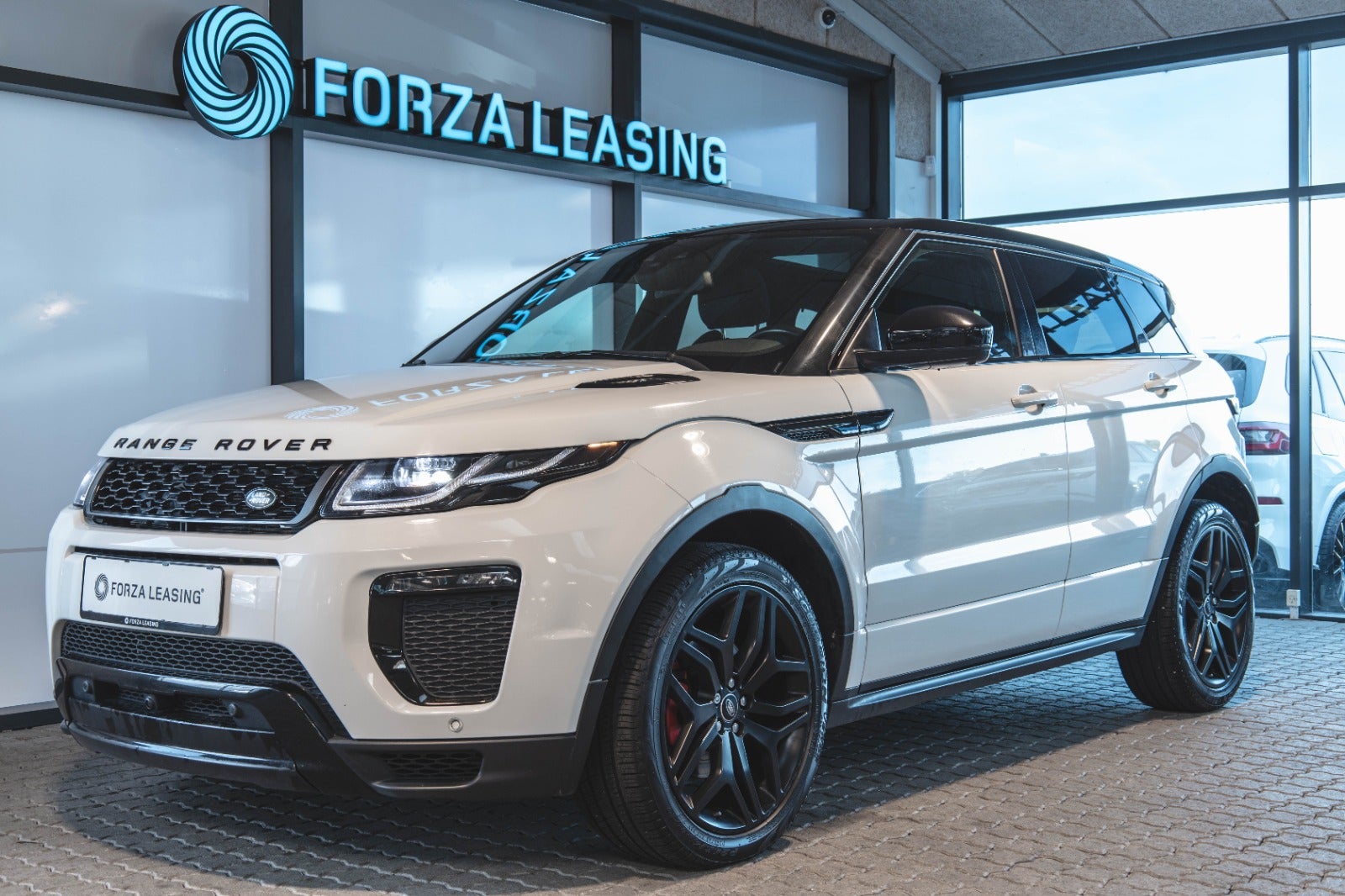 flexleasing-land-rover-range-rover-evoque-22-sd4-dynamic-aut-5d-findleasing