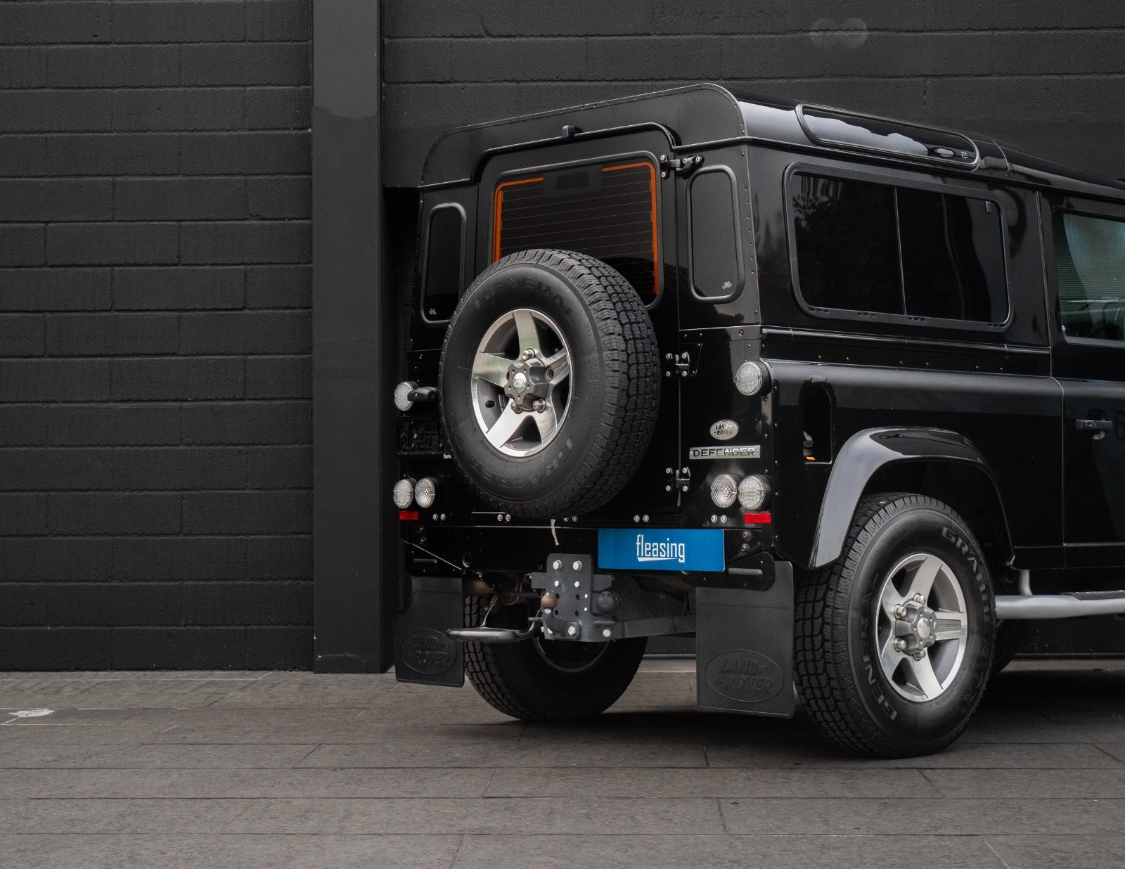 flexleasing-land-rover-defender-90-24-td4-svx-60th-anniversary-edition-2d-findleasing