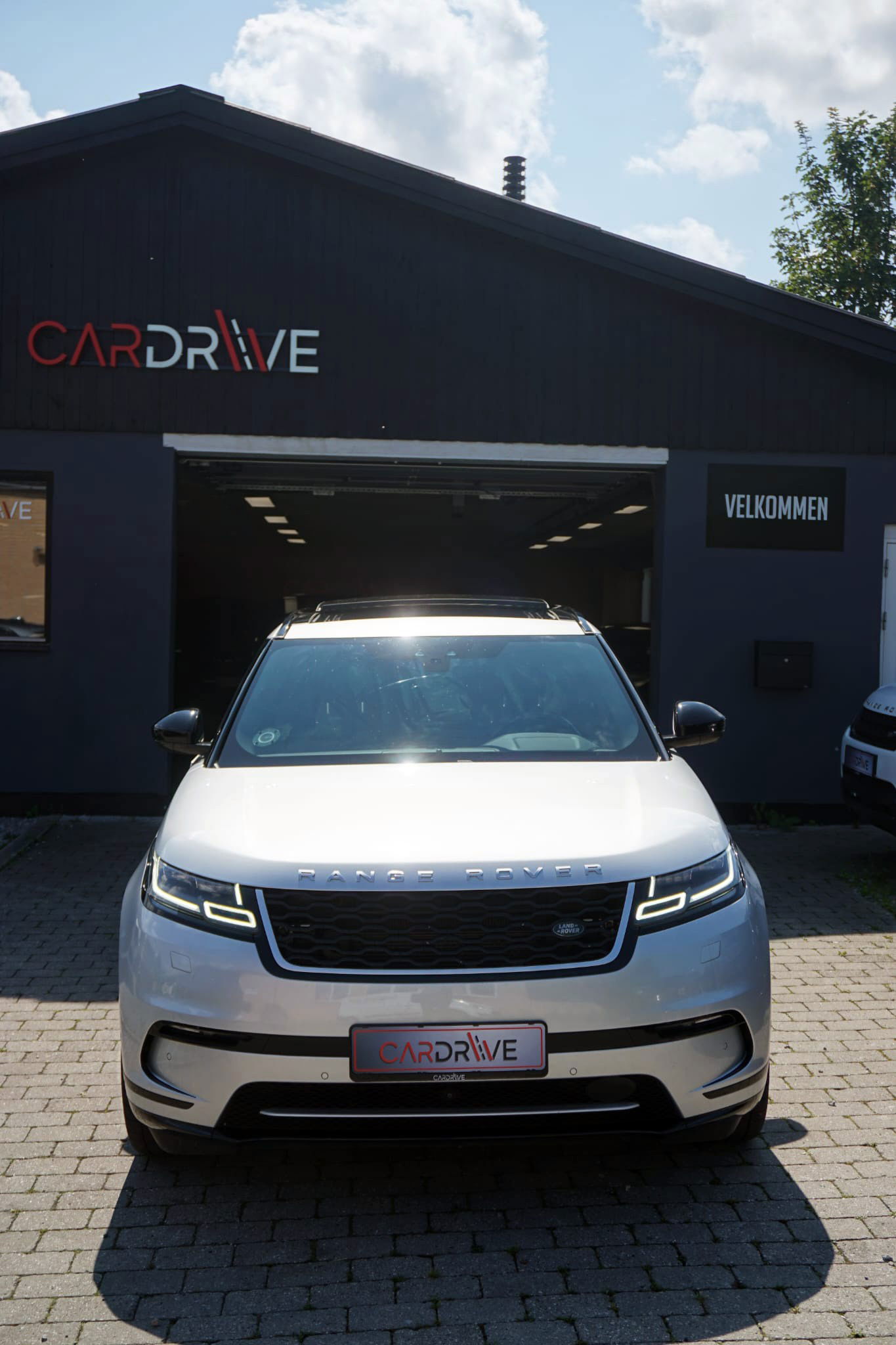 flexleasing-land-rover-range-rover-velar-d-300-30-v6-300-hk-awd-automatic-findleasing