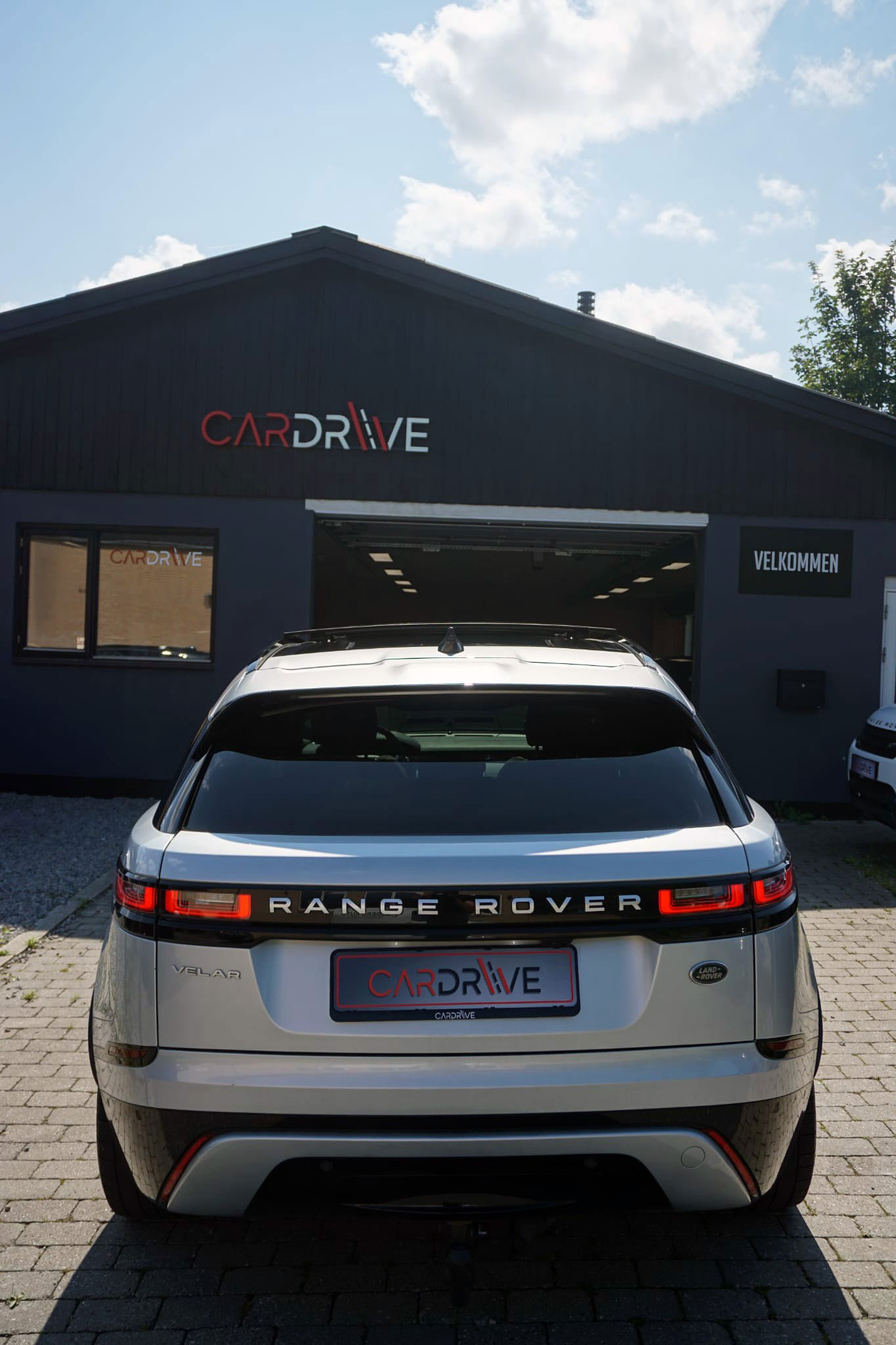 flexleasing-land-rover-range-rover-velar-d-300-30-v6-300-hk-awd-automatic-findleasing