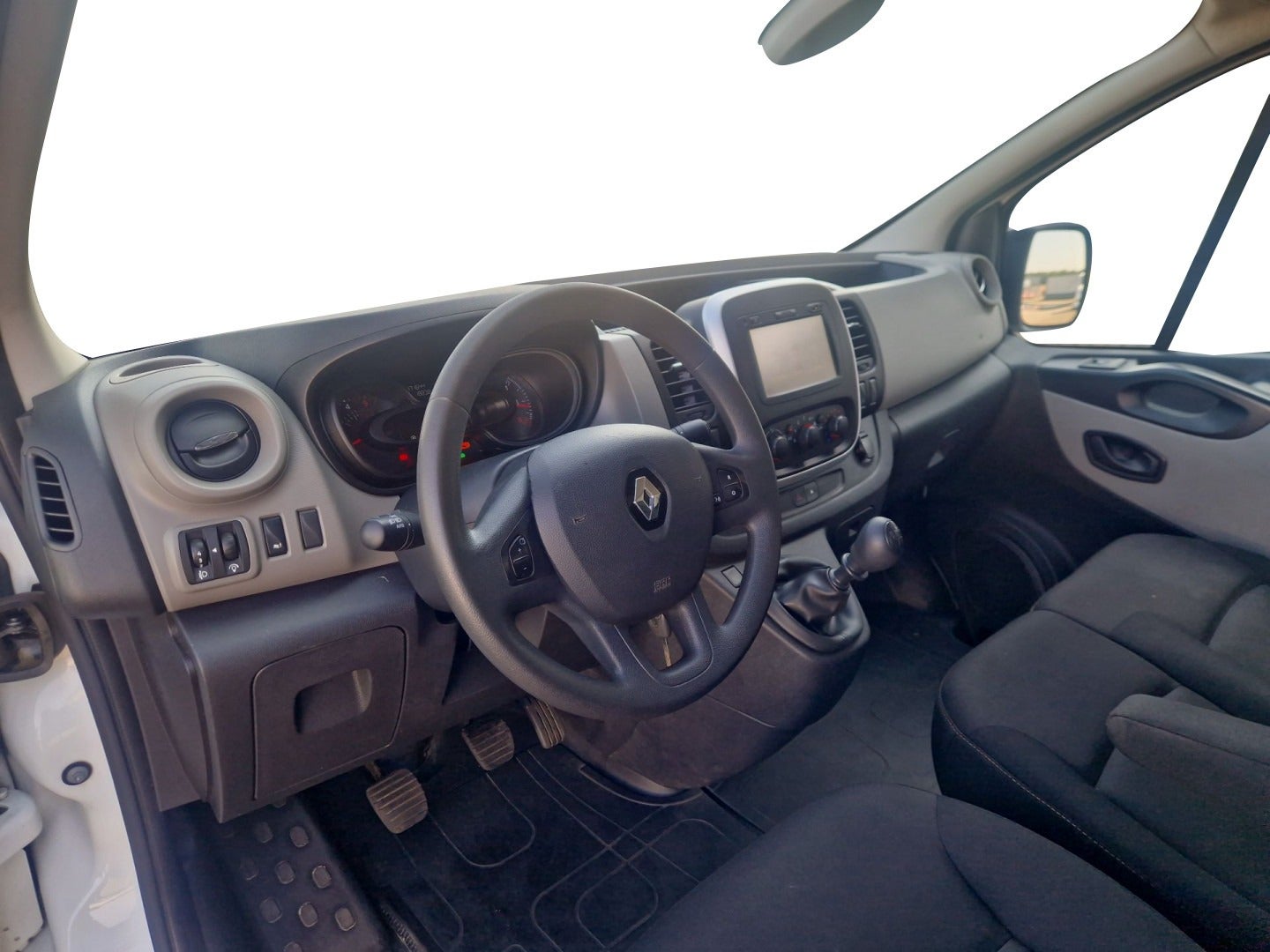 flexleasing-renault-trafic-t29-16-dci-125-l2h1-findleasing