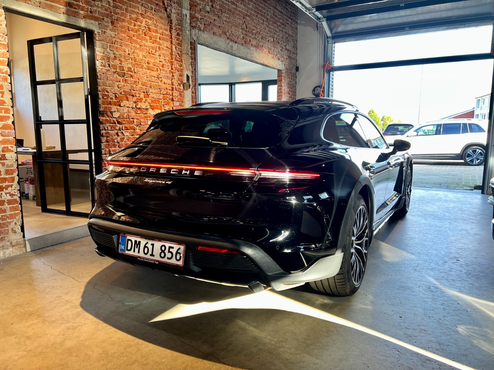 flexleasing-porsche-taycan-4-performance-cross-turismo-5d-findleasing