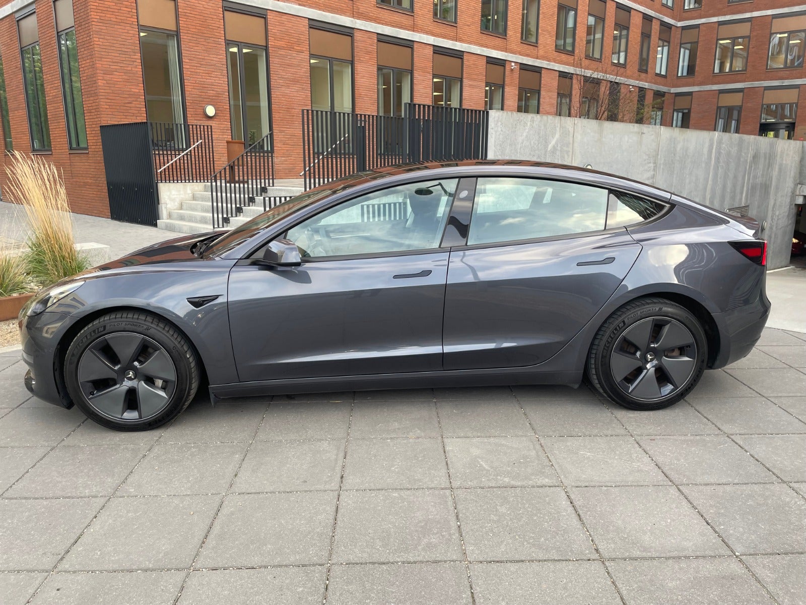 flexleasing-tesla-model-3-long-range-awd-4d-findleasing