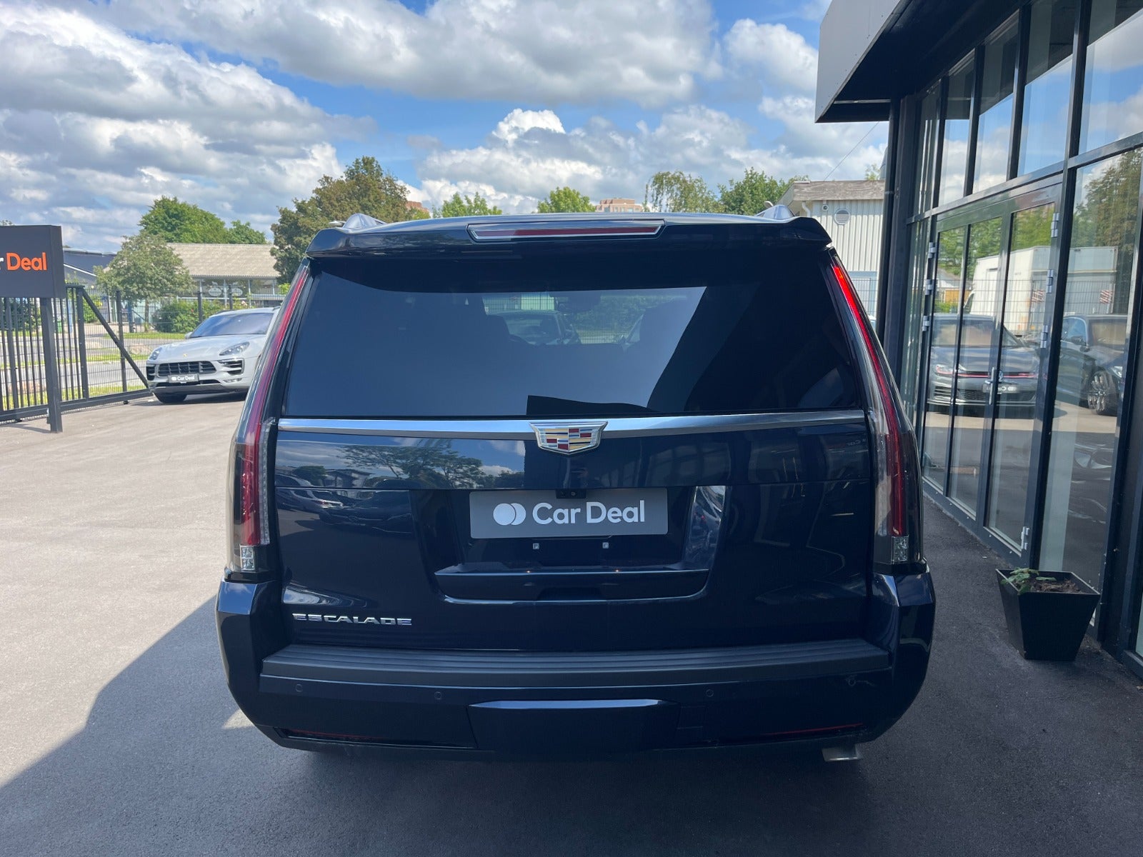 flexleasing-cadillac-escalade-62-v8-luxury-aut-5d-findleasing