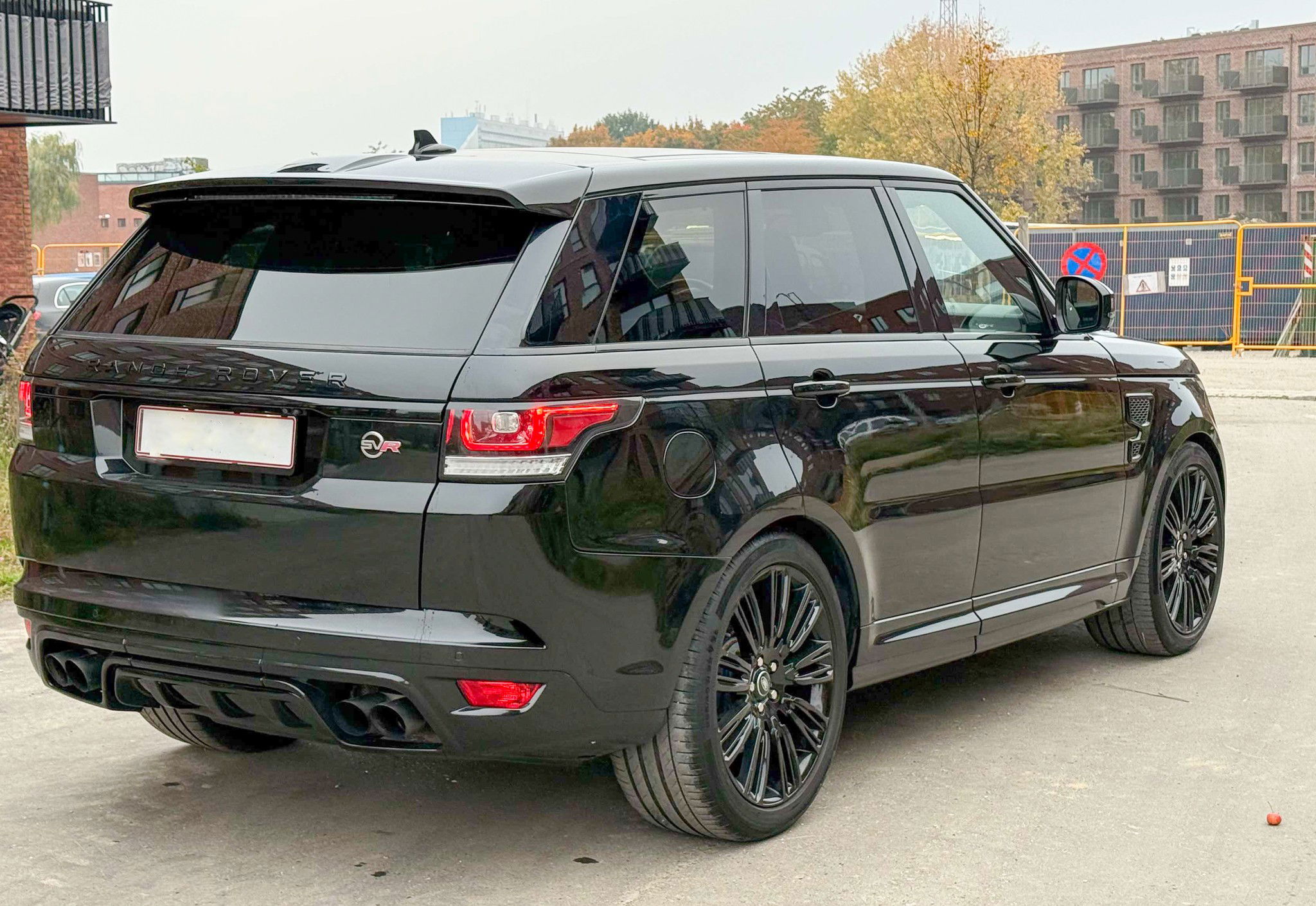 flexleasing-land-rover-range-rover-sport-ii-svr-50-v8-550-hk-awd-automatic-findleasing