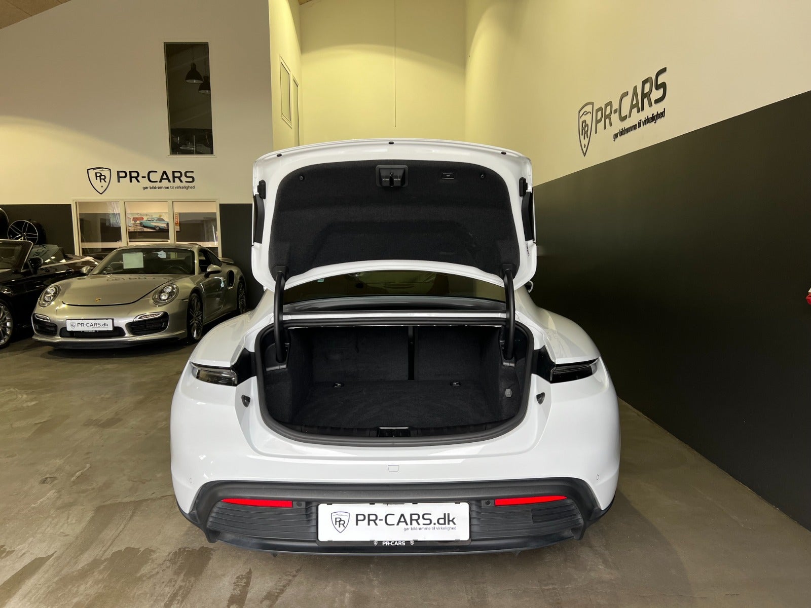 flexleasing-porsche-taycan-performance-4d-findleasing